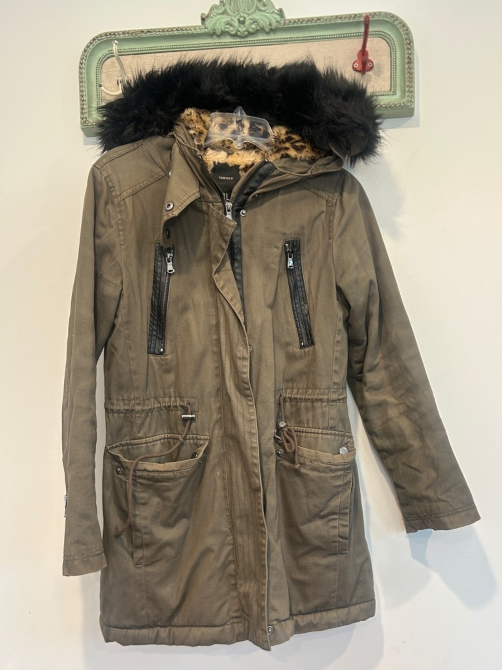 Forever 21 army Green Women's Parka cargo Jacket Faux Fur Trim women’s small